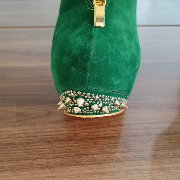 Alba Green Heels with Gold Accents - Picture 5 of 9